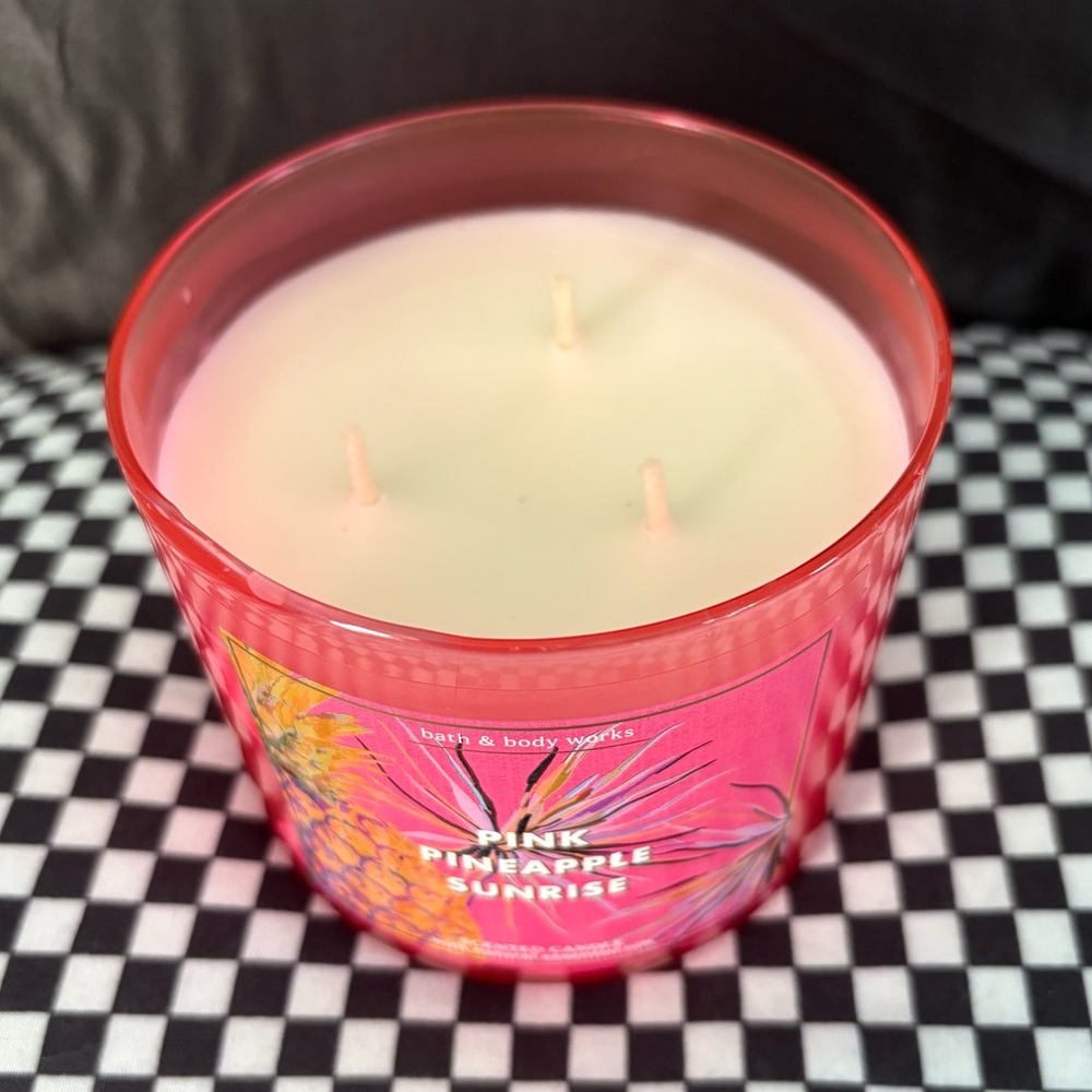 BBW Pink Pineapple Sunrise - Picture 3 of 4